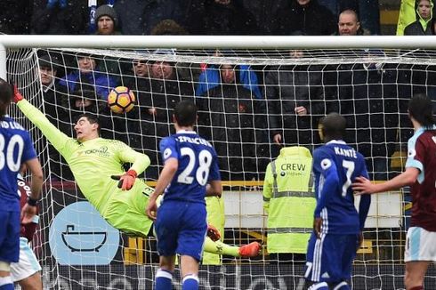 Kelingking Kiper Chelsea Sempat Sentuh Bola Tendangan Bebas Brady