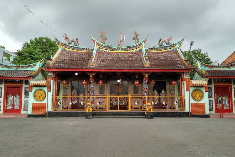Klenteng Kwan Tee Kiong atau lebih dikenal dengan Klenteng Poncowinatan, klenteng tertua di Yogyakarta.
