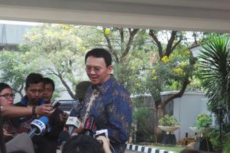 Plt Gubernur DKI Jakarta Basuki Tjahaja Purnama di Bandara Halim Perdanakusumah, Jakarta, Sabtu (8/11/2014).