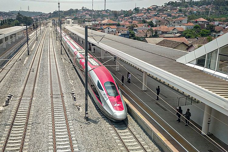 Kondisi Stasiun Kereta Cepat Padalarang di hari pertama layani perjalanan untuk masyarakat umum, Rabu (18/10/2023).