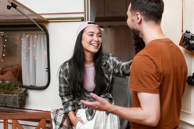 Cari Pasangan Tanpa Aplikasi Kencan? Pakar Beberkan 5 Caranya