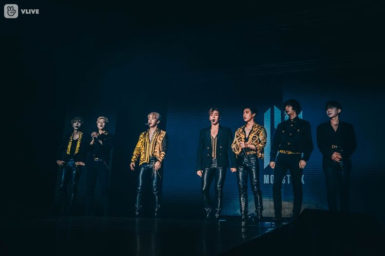 MONSTA X tampil dalam konser V Heartbeat di Tennis Indoor Senayan, Jakarta Pusat, Sabtu (31/8/2019).