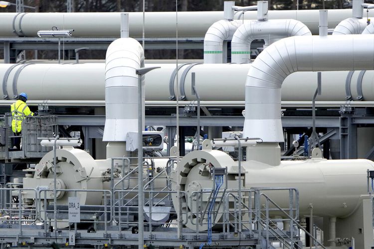 Pipa-pipa di fasilitas pendaratan pipa gas Nord Stream 2 di Lubmin, Jerman utara, pada 15 Februari 2022.
