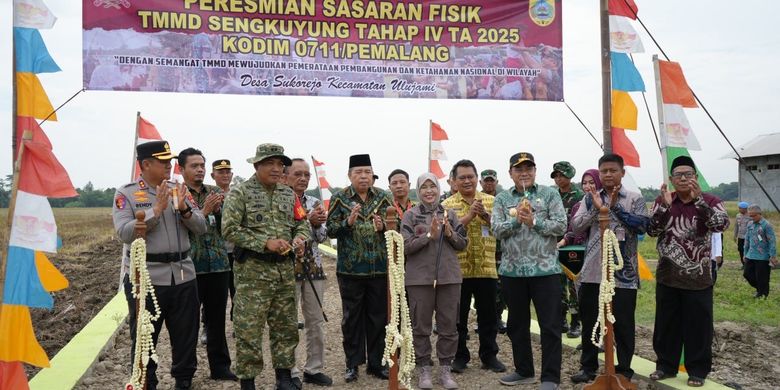 Peresmian Sasaran Fisik dari Program Tentara Manunggal Membangun Desa (TMMD) Sengkuyung Tahap IV Tahun 2025 