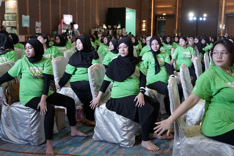 Kelas yoga prenatal yang diadakan Mom Uung di Jakarta (5/5/2024).
