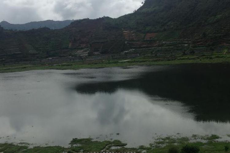 Telaga Merdada di kawasan Dieng, Banjarnegara, Jawa Tengah, Rabu (23/3/2016).