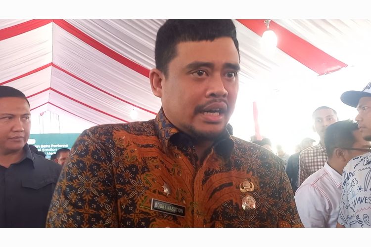 Wali Kota Medan Bobby Nasution saat diwawancarai di Proyek Stadion Kebun Bunga Medan, Kamis (25/5/20223) 