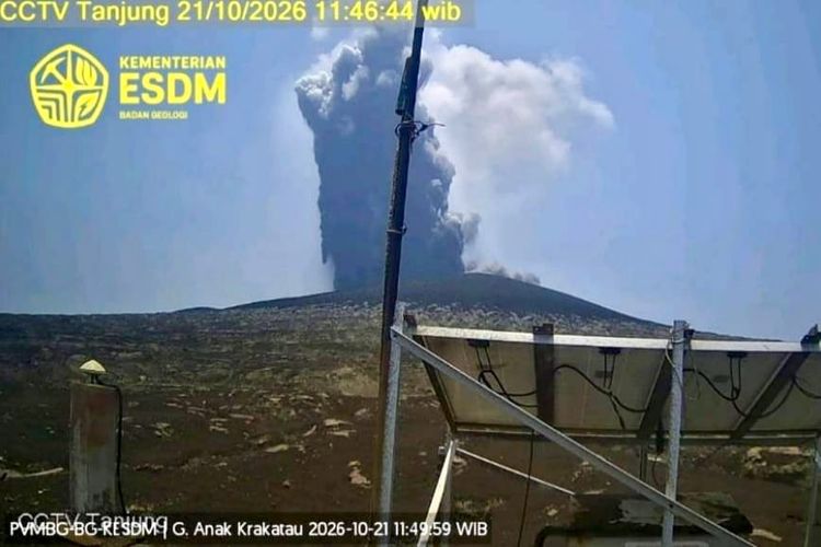 Gunung Anak Krakatau Erupsi Lagi, Kolom Abu Hitam Membubung 500 Meter