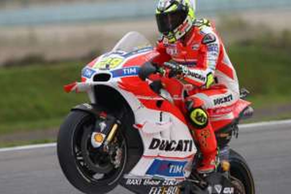 Andrea Iannone menyapu bersih sesi latihan bebas pertama dan kedua GP Belanda 2016.