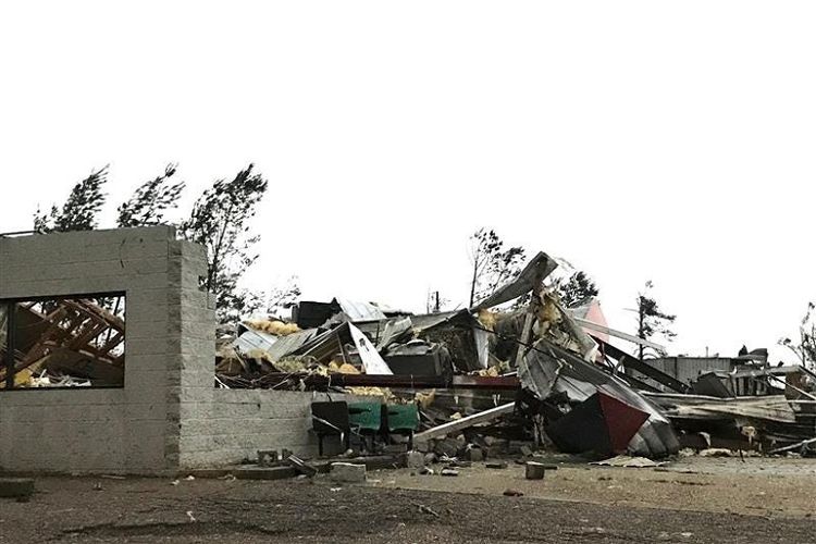 ornado kekuatan EF 4 atau 5 menembus wilayah Soso, Mississippi pada Minggu Paskah sore. Minggu, 12 April 2020