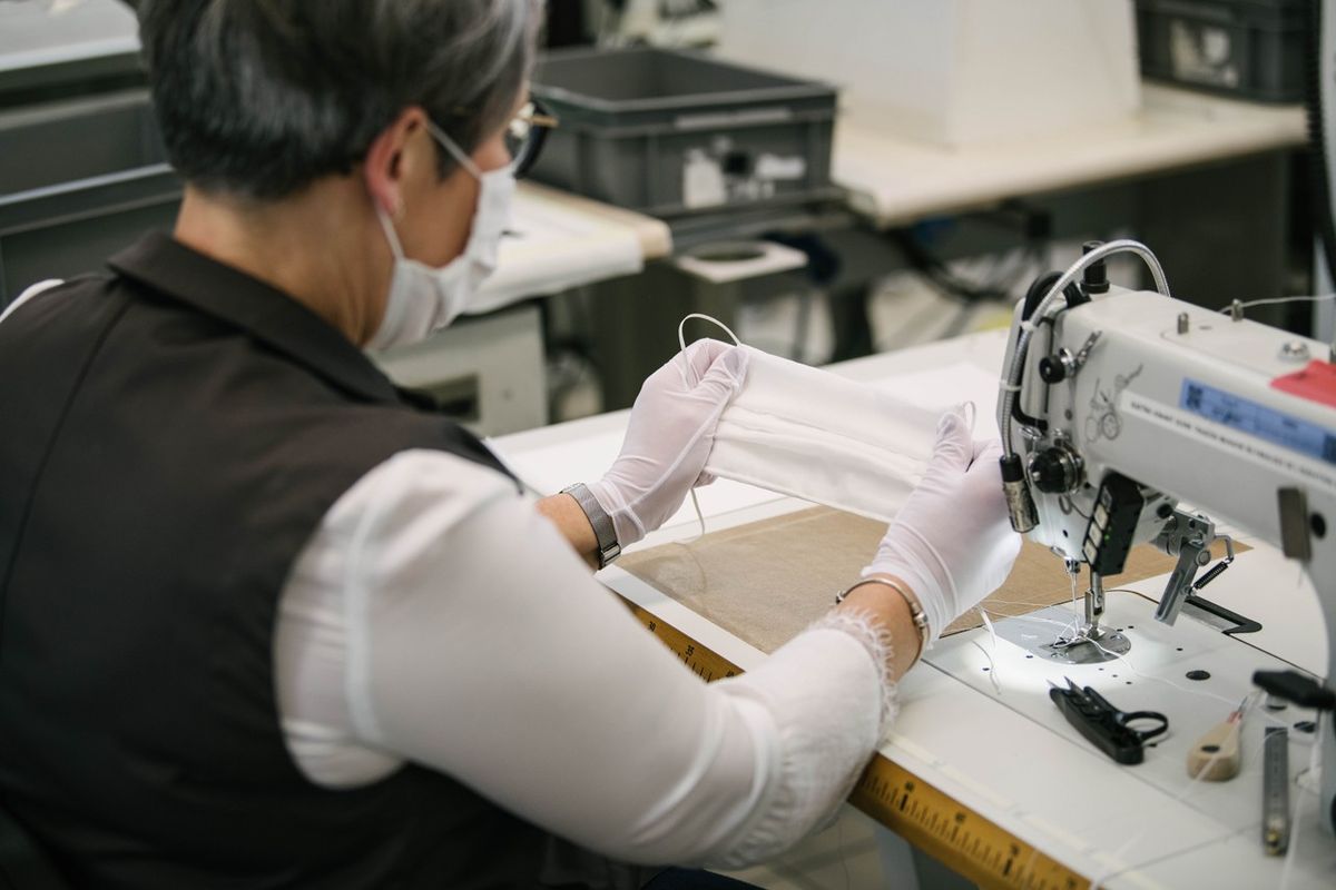 Di workshop Louis Vuitton di sejumlah lokasi di Perancis, seperti Marsaz, Saint-Donat, Saint-Pourcain, Ducey, dan Sainte Florence, 300 perajin terlibat dalam pembuatan masker wajah.