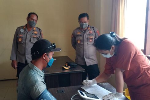 Terjaring Razia Lalu Lintas, Puluhan Pengendara di Buleleng Ikut Vaksinasi Covid-19