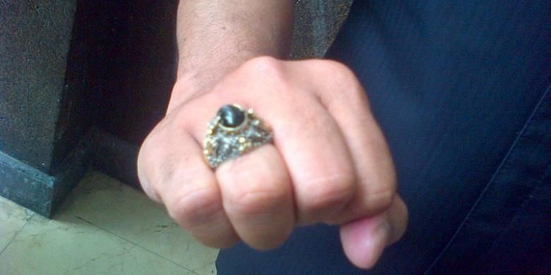 Cincin batu akik milik Wali Kota Bandung, Ridwan Kamil.