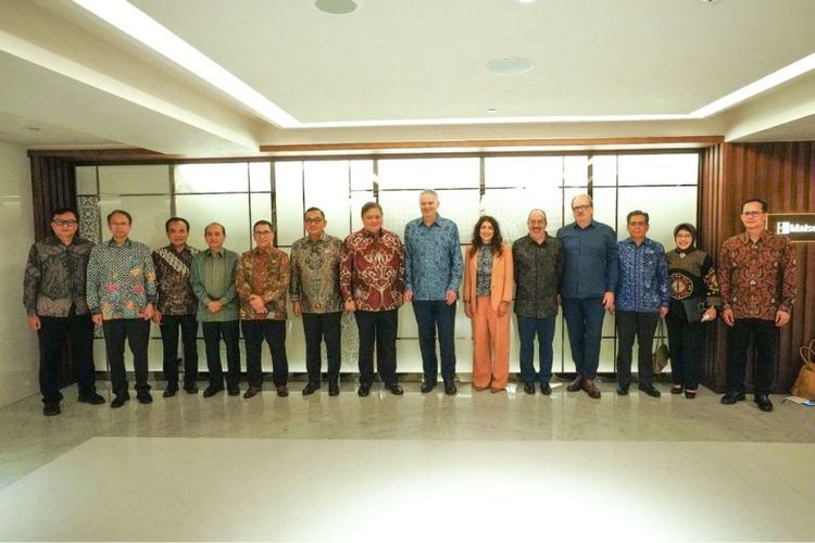 Sekjen Cormann juga menghadiri Jamuan Makan Siang bersama Menteri Koordinator  Bidang Perekonomian Airlangga Hartarto.