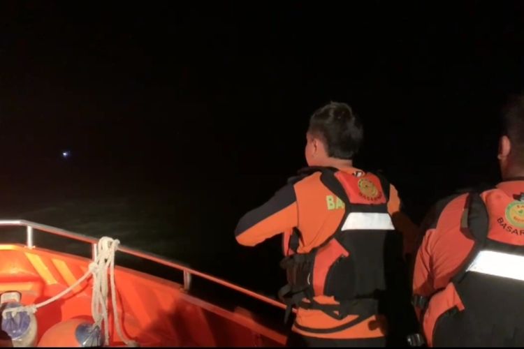 Cuaca Buruk, KM Ade Putra Tenggelam di Selat Malaka, 5 Kru Hilang