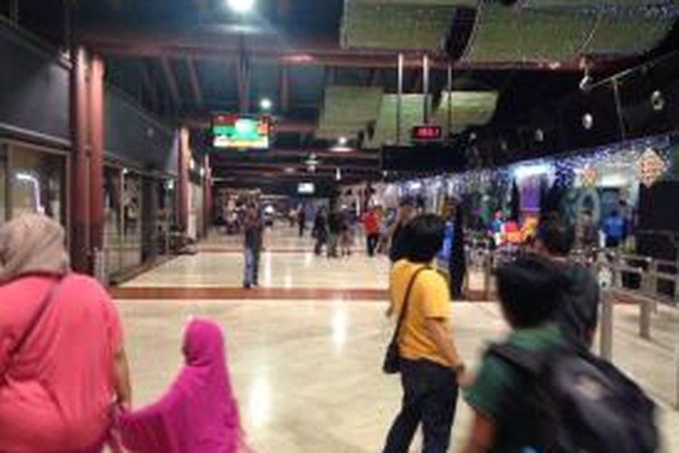 Suasana di Terminal 2 Bandara Soekarno-Hatta yang sudah normal pasca kebakaran Minggu (5/7/2015) pagi.