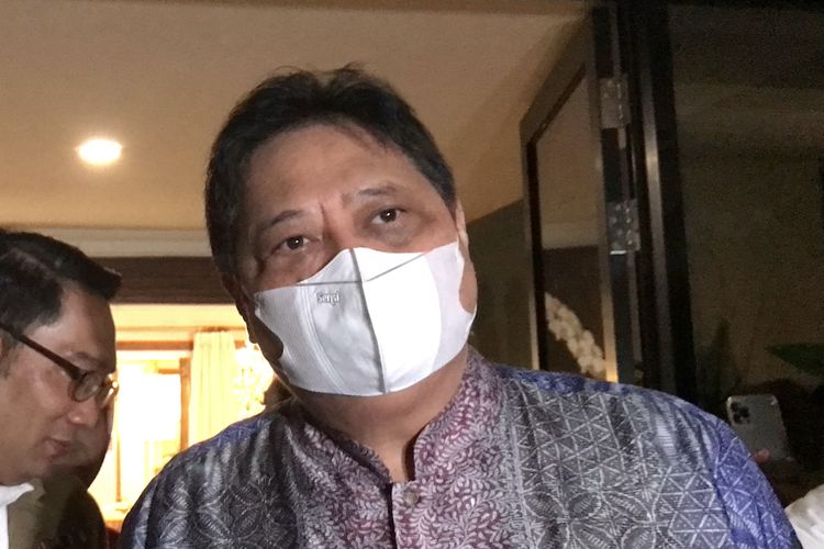 Ketua Umum Partai Golkar Airlangga Hartarto ditemui di rumah dinasnya di Jalan Widya Chandra, Jakarta Selatan, Minggu (15/5/2022).