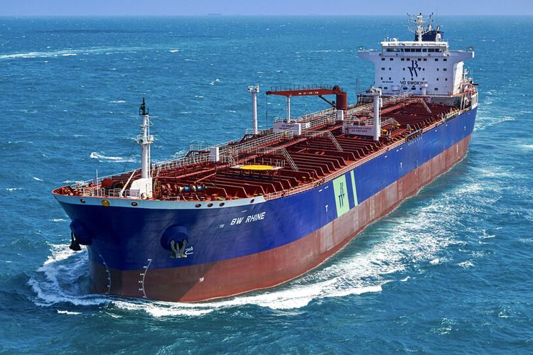 Ditabrak Perahu Kecil Kapal  Tanker Minyak  Meledak di Arab 