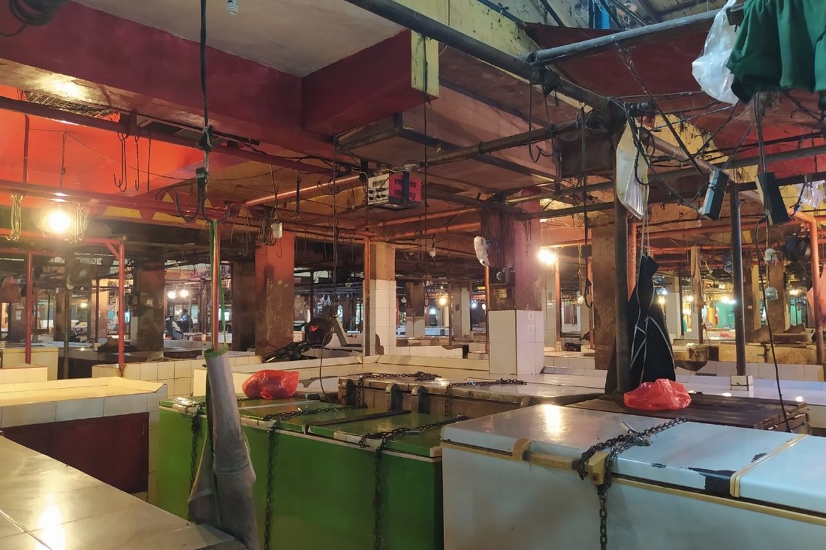 Suasana sekumpulan kios pedagang daging sapi yang sepi karena mogok jualan mulai hari ini hingga Jumat (22/1/2021) di Pasar Anyar, Kota Tangerang, Banten, Rabu (20/1/2021) pagi.