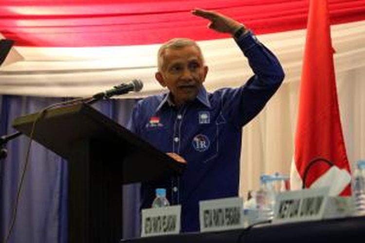 Ketua Majelis Pertimbangan Partai Amien Rais memberikan sambutan saat membuka Rapat Kerja Nasional (Rakernas) PAN di Kantor DPP PAN, Jakarta, Rabu (14/5/2014). PAN menggelar Rakernas guna menetapkan arah koalisi partai pasca-pemilu legislatif April lalu, dan untuk menghadapi pemilihan presiden Juli mendatang. TRIBUNNEWS/DANY PERMANA