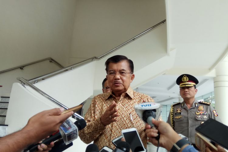 Wakil Presiden Jusuf Kalla berencana membawa persoalan Rohingya pada forum internasional KTT Organisasi Kerjasama Islam (OKI) pada 10-11 September di Kazakhstan mendatang. Jakarta, Selasa (5/9/2017).