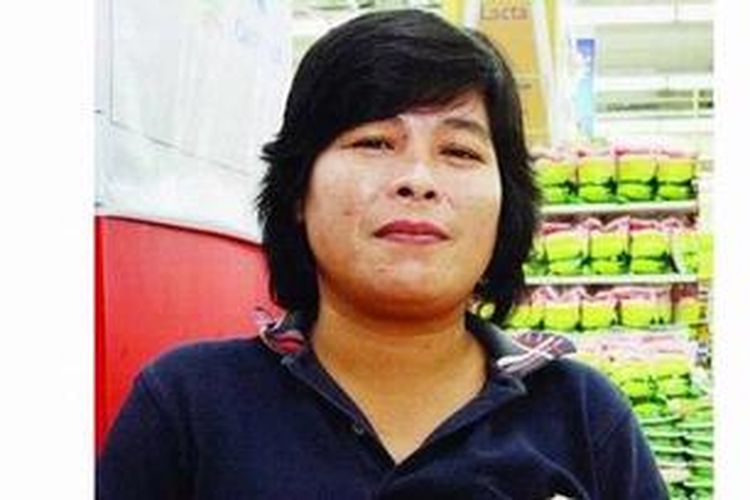 Setiap harinya, Cek Lina sanggup mengolah 45 kilogram udang segar menjadi pempek. 