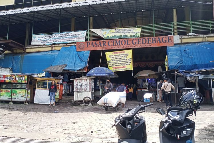 Usai tutup sementara selama dua hari sejak awal puasa, kini Pasar Cimol Gede Bage di Kota Bandung kembali beroperasi, pada Selasa (28/3/2023).