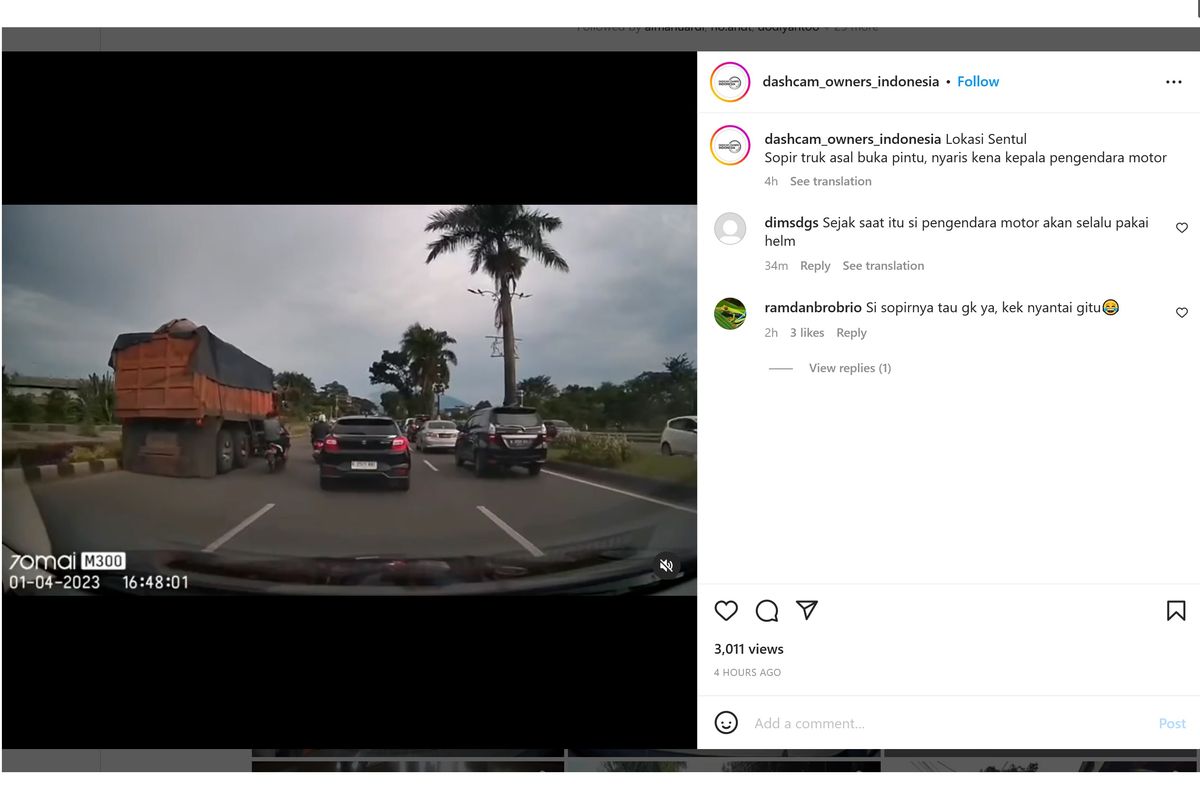 Tak jarang membuka pintu sembarangan dapat menyebabkan kecelakaan terutama pengendara sepeda motor. 