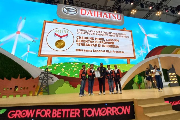 Daihatsu cetak rekor MURI dengan servis berkala 1.000 km serentak di seluruh Indonesia