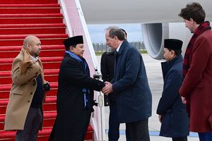 Prabowo Tiba di Paris, Bakal Makan Malam Bareng Macron di Istana Élysée