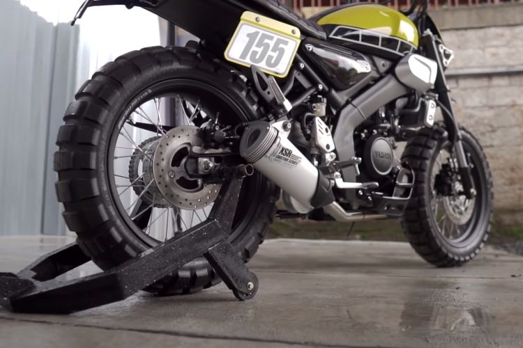 Yamaha XSR155 bergaya flat tracker garapan Katros Garage