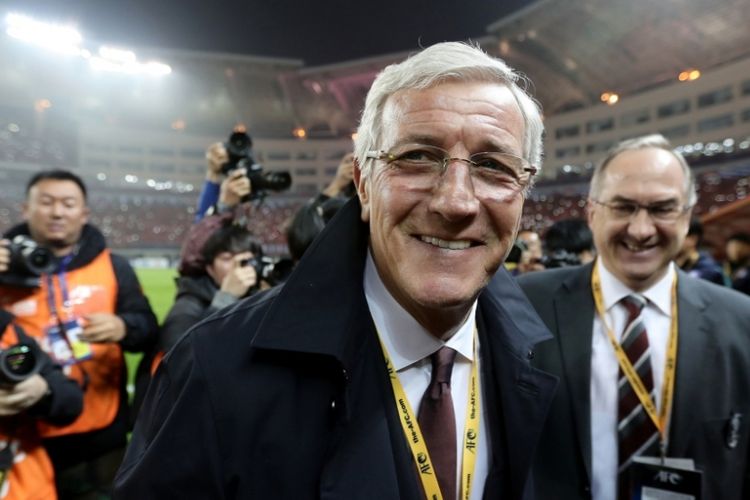 Pelatih timnas China asal Italia, Marcello Lippi, ketika meninggalkan lapangan pertandingan seusai duel Kualifikasi Piala Dunia 2018 melawan Korea Selatan di Changsha, Hunan, China, 23 Maret 2017.