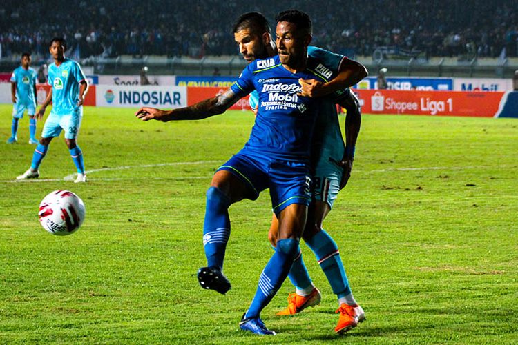 Penyerang Persib Bandung, Wander Luiz. 