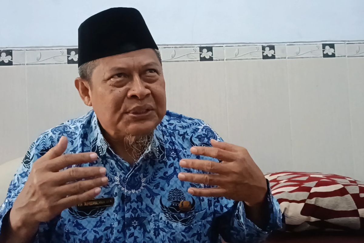 Mohammad Tauficurrahman Amin, Kasek SMAN 3 Pamekasan kena prank murid-muridnya dalam kegiatan Hari Guru Nasional hingga menangis tersedu-sedu.