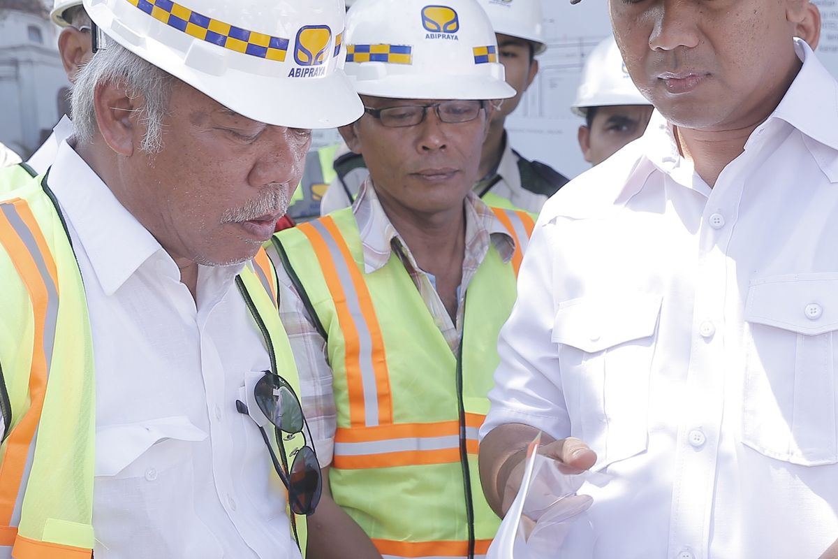 Menteri Pekerjaan dan Perumahan Rakyat (PUPR) Basuki Hadimuljono bersama Wali Kota Semarang Hendrar Prihadi