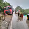 Truk Tronton Terperosok Sempat Sebabkan Kendaraan dari Kupang Menuju Timor Leste Mengular