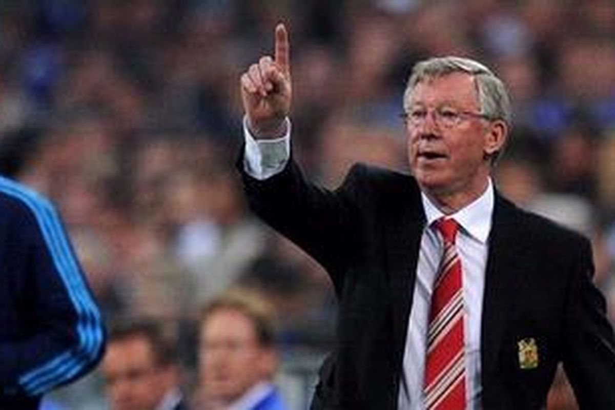 Manajer Manchester United Alex Ferguson pada pertandingan leg pertama semifinal Liga Champions antara timnya dan Schalke, Selasa (26/4/2011).
