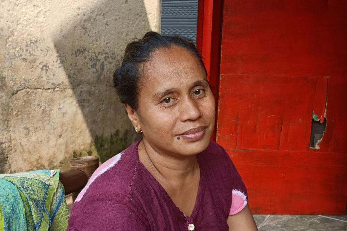 Ida (45), seorang warga yang tinggal di kawasan Tanah Rendah, Kebon Pala, Jakarta Timur saat ditemui Kompas.com, Senin (3/7/2023). Wanita itu menyebut permasalahan utama yang terjadi dan perlu diselesaikan di DKI Jakarta adalah persoalan banjir.