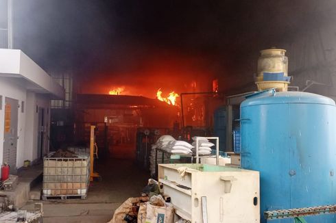 Pabrik Kimia di Cikarang Dilanda Kebakaran, Pemadaman Butuh Waktu 7 Jam