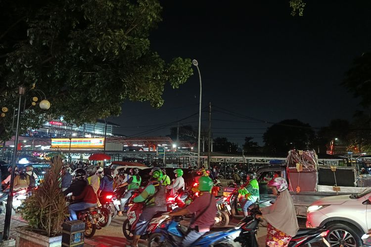 Macet di Stasiun Bekasi Masih Sulit Diatasi, Pemkot Akan Tata Parkir Ojol dan Angkot