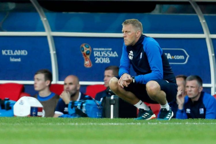 Pelatih Islandia Heimir Hallgrimsson bereaksi  saat pertandingan Argentina melawan Islandia pada laga penyisihan Grup D Piala Dunia 2018 di Otkrytiye Arena, Sabtu (16/6/2018). Pertandingan berakhir dengan skor imbang 1-1