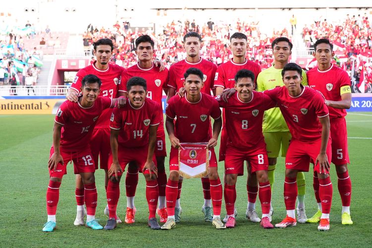 Timnas U23 Indonesia saat berpose dalam ajang Piala Asia U23 2024. Artikel ini berisi jadwal siaran langsung Indonesia vs Guinea dalam playoff Olimpiade 2024.