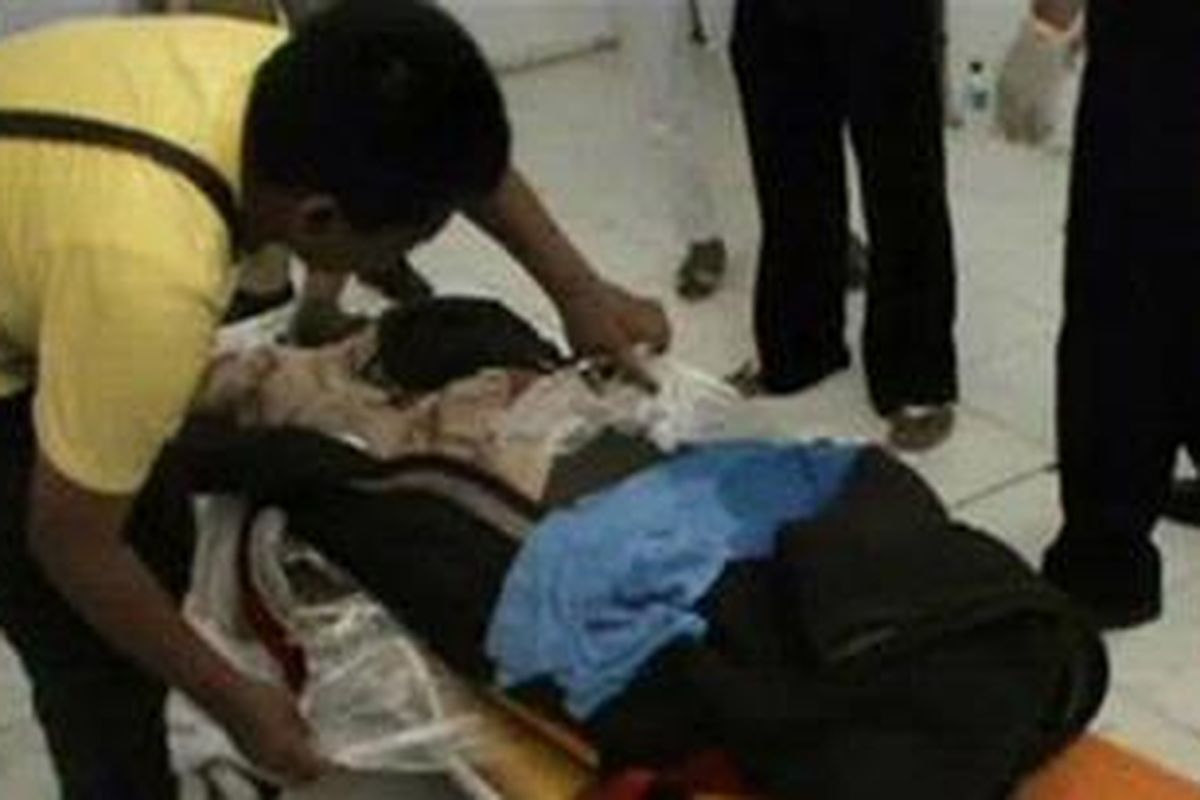 Tiga korban kapal tanker Pertamina yang terbakar di perairan Mamuju, Sulawesi Barat, kini dirawat di Rumah Sakit Mamuju. Satu korban diantaranya tewas dalam bencana itu.