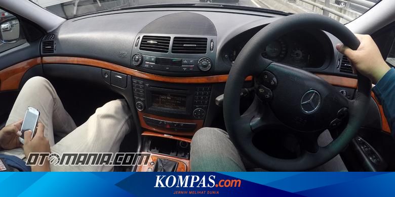 Cara Memegang Setir Mobil yang Benar Saat Berbelok - Vimarsana News