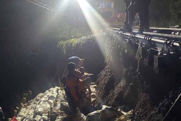 Jalur Cibeber-Lampegan Longsor Lagi, 6 Perjalanan KA Siliwangi Dibatalkan