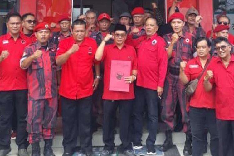 Mantan Sekda Kota Magelang Ambil Formulir Pilkada 2024 di PDI-P