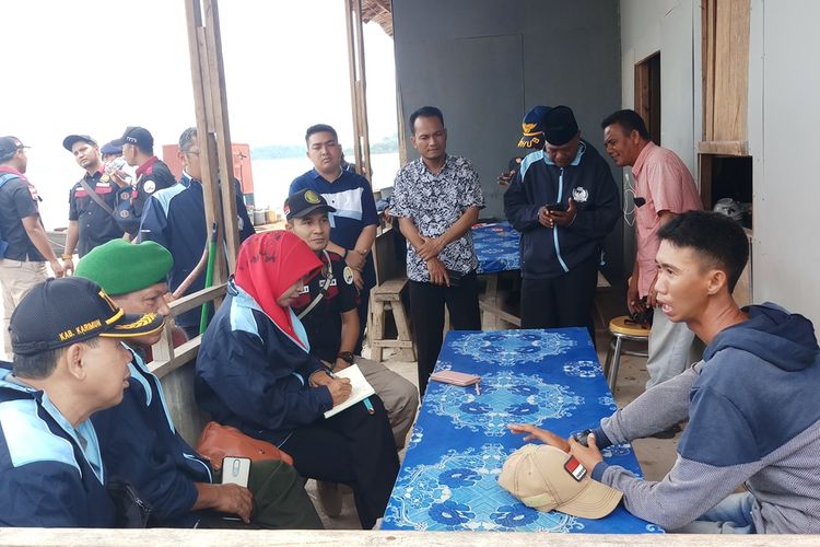 Tim Pengawasan Orang Asing (Timpora) Kantor Imigrasi Kelas II Belakang Padang, Batam, Kepulauan Riau melaksanakan kegiatan operasi gabungan.