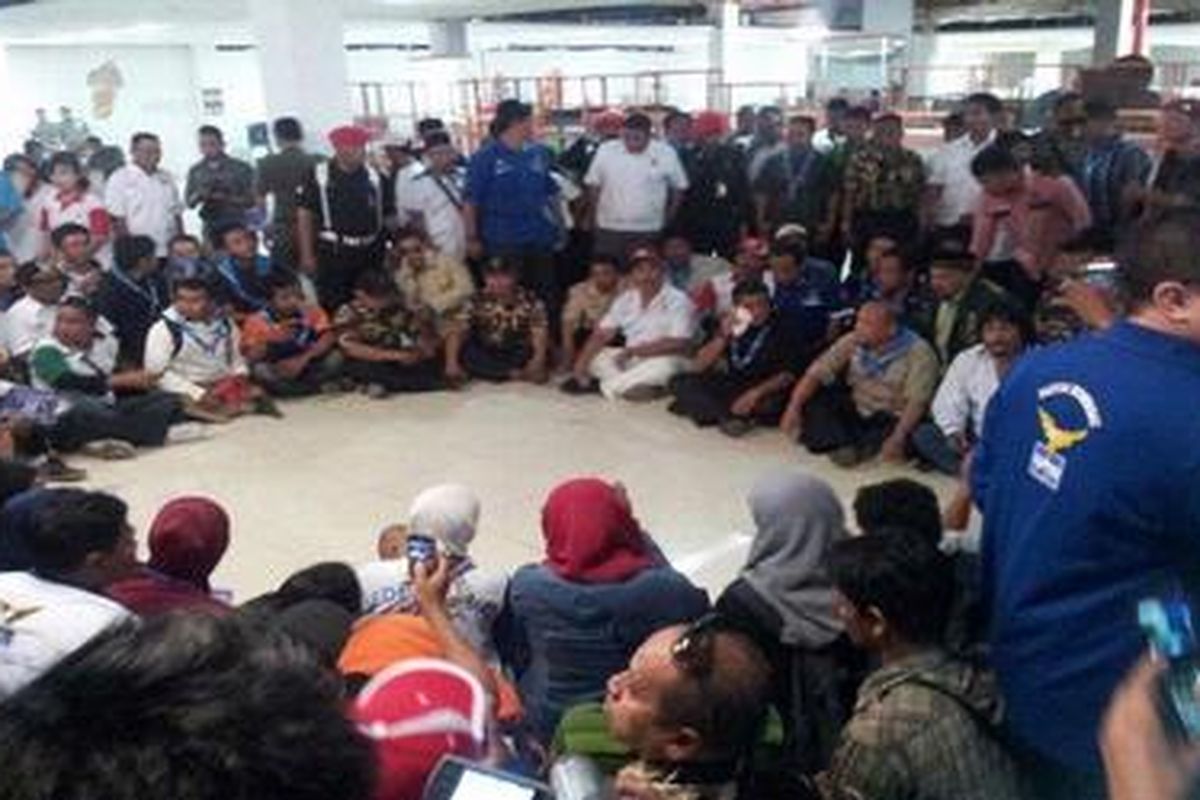 Kunjungan Dede Yusuf Macan Effendi ke Megamal Bekasi     