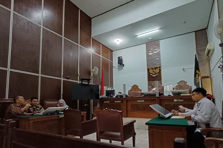 Suasana ruang sidang PN Jakarta Selatan ketika menggelar sidang gugatan praperadilan yang diajukan eks Kepala Rumah Tahanan (Karutan) KPK Achmad Fauzi terkait penetapan tersangka yang dilakukan KPK.