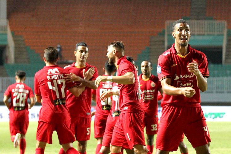 Pemain Persija Jakarta Yann Motta seusai mencetak gol ke gawang PS Sleman pada pekan 1 Liga 1 2021-2022 yang berakhir dengan skor 1-1 di Stadion Pakansari Bogor, Minggu (5/9/2021) malam.
